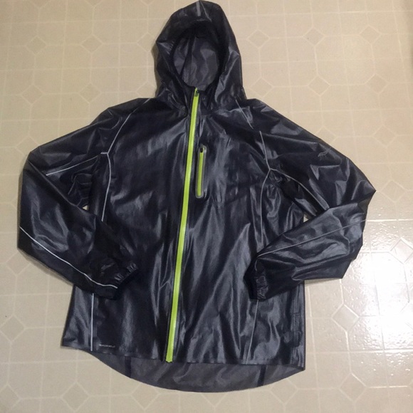 saucony rain jacket